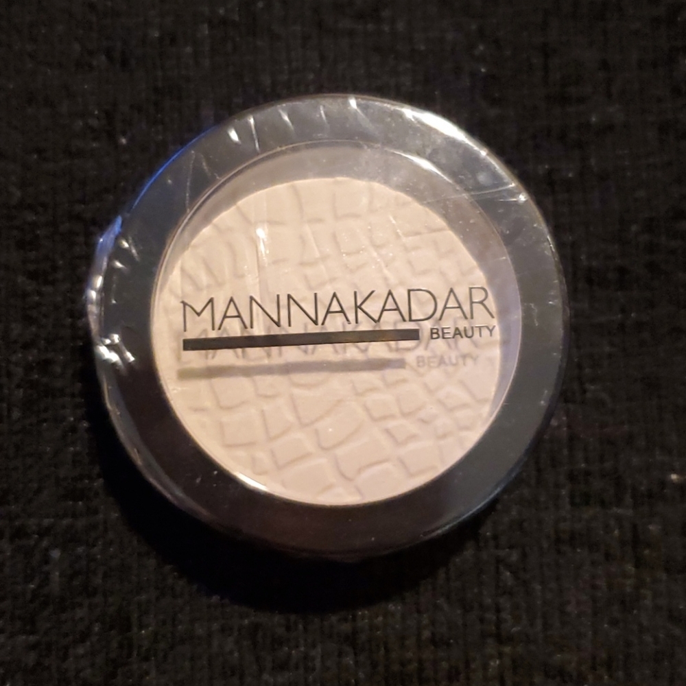 Mannakadar HD Perfecting Powder Highlighter